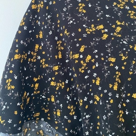 DYNAMITE Floral Cropped Top - Picture 9 of 11